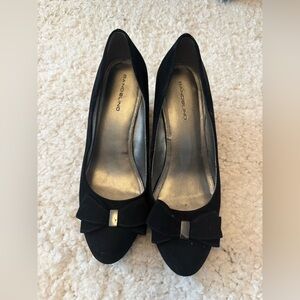 Bandolino Black Heels with Bow Accent